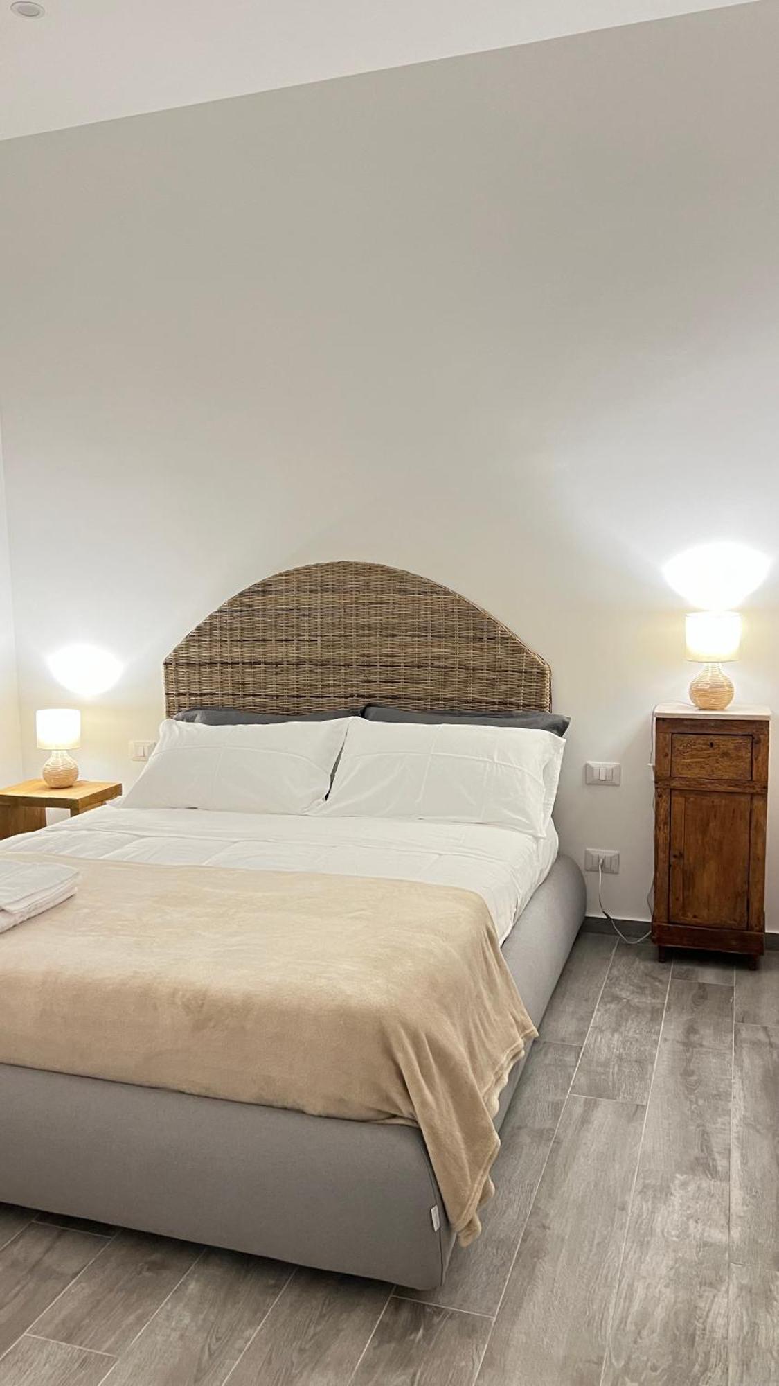 Dimora Donna Vitalia Apartments Trapani Bagian luar foto