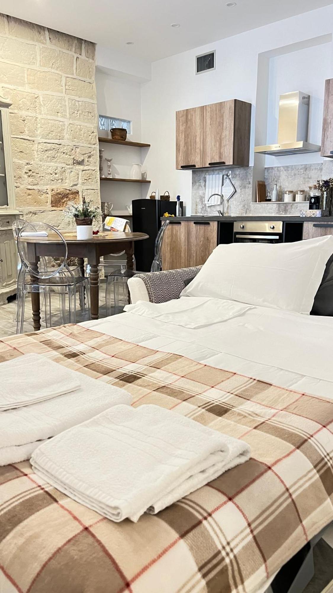 Dimora Donna Vitalia Apartments Trapani Bagian luar foto
