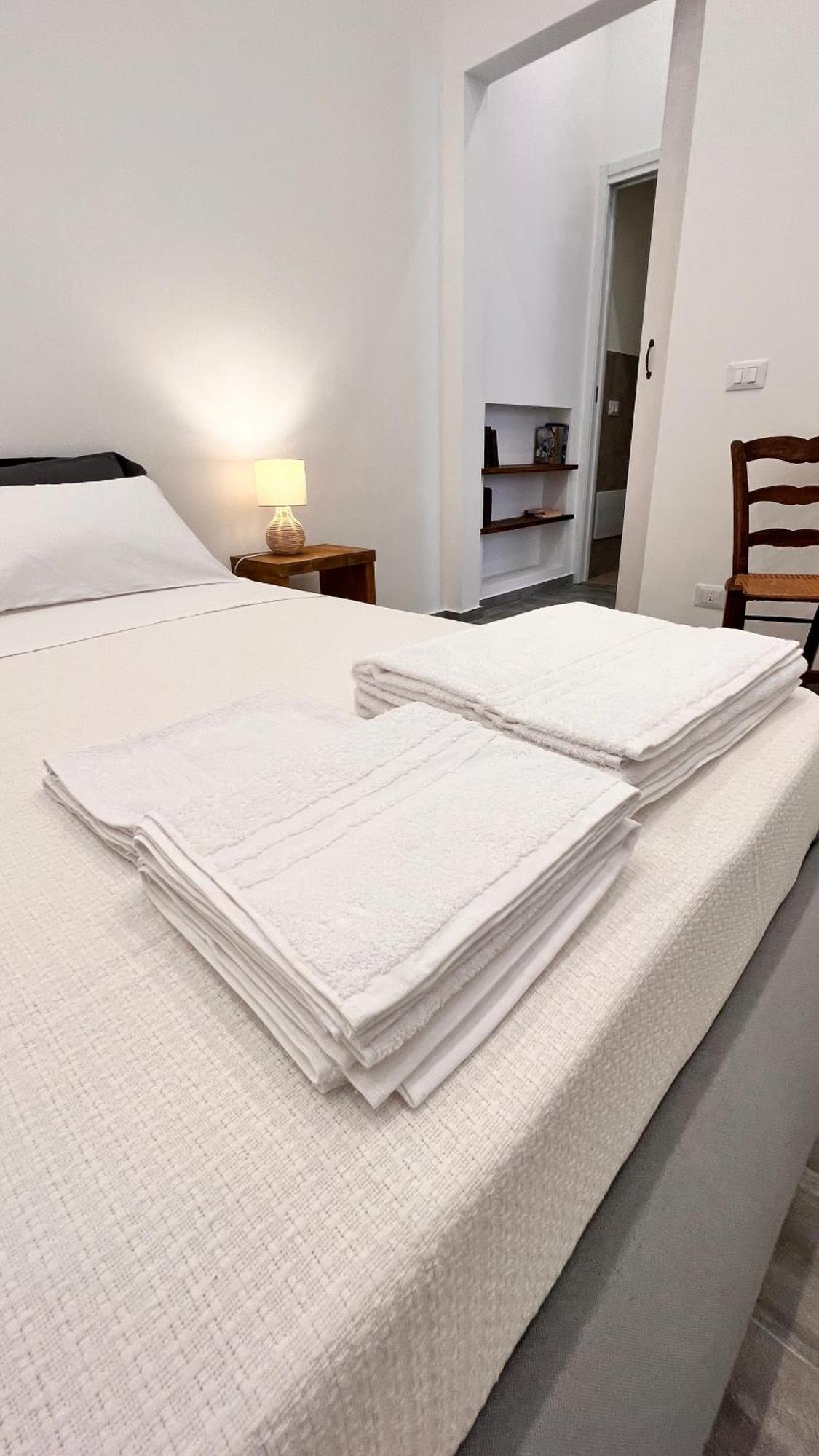 Dimora Donna Vitalia Apartments Trapani Bagian luar foto