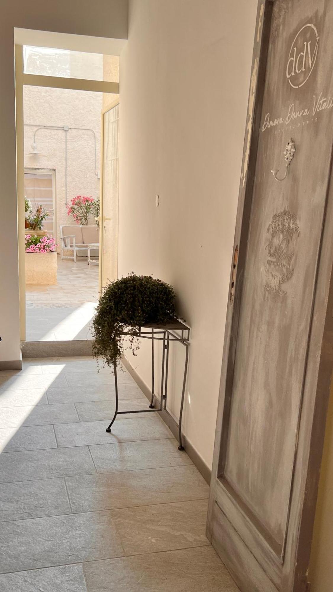 Dimora Donna Vitalia Apartments Trapani Bagian luar foto